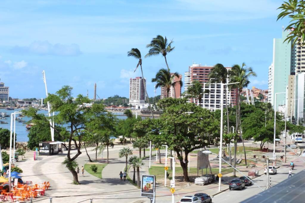 شقة 13 Flat Beira Mar Com Energia, Vaga, 3 Camas, Wi-Fi E Ar فورتاليز المظهر الخارجي الصورة
